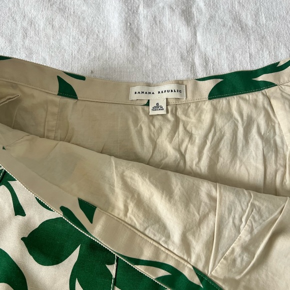 A-line Cream/Green Skirt from Banana Republic - Picture 2 of 3